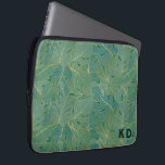 Funda Para Portátil Patrón de hojas de palma verdes y doradas<br><div class="desc">Esta hoja de palma acolchada,  verde y dorada,  sin costuras,  es una forma elegante y elegante de envolver los regalos para cualquier ocasión.</div>