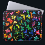 Funda Para Portátil Patrón de niños con mariposas arco iris acuático<br><div class="desc">Manga de portapapeles de color de arcoiris con mariposas para niños patrón para niños.</div>
