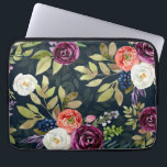 Funda Para Portátil Patrón de Rosas de otoño de acuarela Manga para po<br><div class="desc">Rosas de otoño de acuarela Patrón de portaequipajes. Una elegante manga de ordenador portátil floral con ilustraciones acuáticos de rosas burdeos,  violeta,  naranja y marfil,  con bayas y toques folclóricos. Este mango botánico de ordenador portátil es perfecto como regalo.</div>