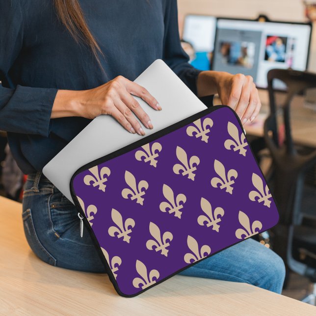 Funda Para Portátil Patrón Fleur de Lis, crema francesa real en morado (Subido por el creador)