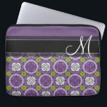 Funda Para Portátil Patrón floral de moda - verde orquídea y lima<br><div class="desc">Añade tu nombre o monograma a este ilustracion funky con flores y círculos gráficos.</div>