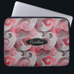 Funda Para Portátil Patrón gris rojo y paisley negro con monograma<br><div class="desc">Bonita combinación de colores en este decorado de paisajes rojos,  grises y negros. Edite el monograma del personalizado con su nombre u otro texto.</div>