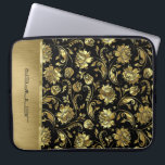 Funda Para Portátil Patrón Monogramado de damascos en negro y oro<br><div class="desc">Fondo negro monogramado elegante (cambiable a cualquier color) y damascos florales de tonos dorados.</div>