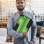 Funda Para Portátil Patrón retro negro verde liviano brillante persona<br><div class="desc">Si está buscando un mango para portátil que pueda proteger su portátil y mostrar su estilo, puede que desee comprobar este manguito para portátil de personalizable. Esta manga presenta un hermoso diseño contemporáneo luminoso y luminoso de los círculos geométricos de color verde lima de verano y un patrón de líneas...</div>