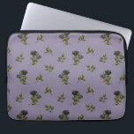 Funda Para Portátil Patrón Rosa oscuro<br><div class="desc">Manga de portátil vintage y gótica con ilustracion de rosas negros con vegetación hecha en un patrón. El fondo es morado.</div>