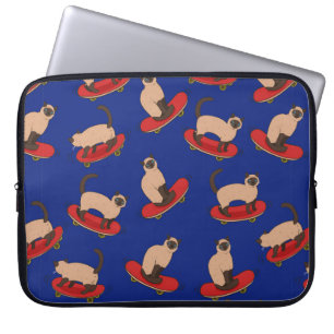 Funda Para Portátil Patrón sin foco con gatos siameses en patinetas.
