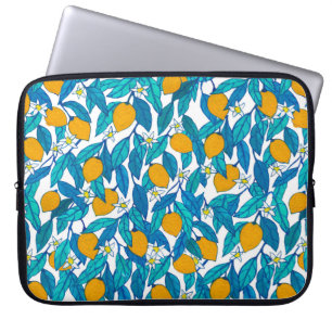 Funda Para Portátil Patrón sin foco. Limón en flor. Flores neroli.