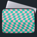 Funda Para Portátil Patrón verde rosado del tablero de cheques retro<br><div class="desc">Cheques retorcidos de Guay de color verde pastel y rosa pastel. Un bonito diseño psicodélico retro que te lleva a la maravillosa tierra. Tablero de ajedrez torcido,  ondulado,  rayado,  chequeos deformados,  tapa de la funda de la laptop preppy de la habitación dormitorio con doble a cuadros.</div>