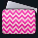 Funda Para Portátil Patrón Zigzag Chevron Rosado Caliente<br><div class="desc">Patrón de Chevron ZigZag - rosa y rosado caliente.</div>