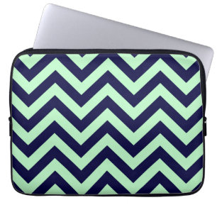 Funda Para Portátil Patrón ZigZag de Chevron grande, azul marino