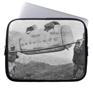 Funda Para Portátil Peones que llevan el algodón, 1901 (foto de b/w)