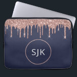 Funda Para Portátil Perforaciones de Purpurina de oro del Rosa azul de<br><div class="desc">Girly Rubor Pink - Rosa de Oro y Faux Azul de la Marina Drips Purpurinas y Sparkle Elegant Monogrammed Initials Funda. Este funda se puede personalizar para incluir su nombre inicial y su nombre de pila.</div>