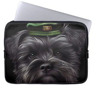Funda Para Portátil Perro Affenpinscher con vestido de San Patricio