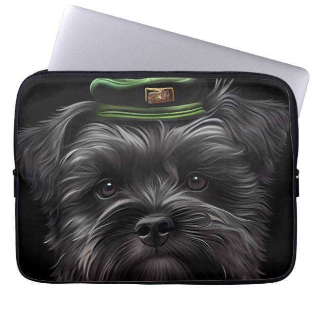 Funda Para Portátil Perro Affenpinscher con vestido de San Patricio (Frente)