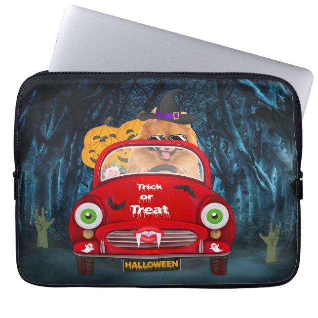 Funda Para Portátil Perro de Pomerania conduciendo coche asusta Hallow (Frente)