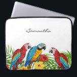 Funda Para Portátil Perros tropicales azules dejan nombre de verano<br><div class="desc">Aves tropicales,  loros en azul,  amarillo y rojo sentados sobre hojas de palma verdes. Decorado con flores tropicales. Elegante blanco como fondo. Plantilla para un nombre,  script de estilo con letras de mano negra.</div>