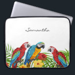 Funda Para Portátil Perros tropicales azules dejan nombre de verano<br><div class="desc">Aves tropicales,  loros en azul,  amarillo y rojo sentados sobre hojas de palma verdes. Decorado con flores tropicales. Elegante blanco como fondo. Plantilla para un nombre,  script de estilo con letras de mano negra.</div>