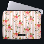 Funda Para Portátil Personalización de tiras y peones rosados de Rubor<br><div class="desc">Funda portátil de personalizable con flores rosas y rayas. Este elegante patrón también está disponible en la variedad de productos.</div>