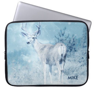 Funda Para Portátil Personalizado de venados y pinos de invierno