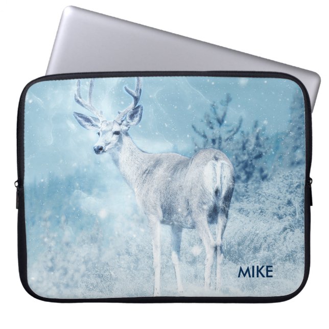 Funda Para Portátil Personalizado de venados y pinos de invierno (Frente)