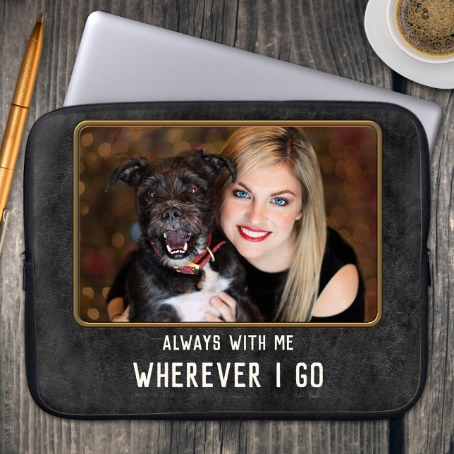 Funda Para Portátil Personalizado Mascota fotográfico Familia Cuero po (Laptop sleeve featuring a dark faux leather design with your own custom photo)