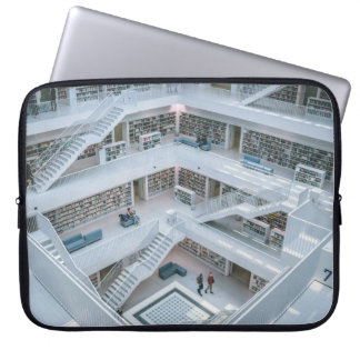FUNDA PARA PORTÁTIL PERSONAS CAMINANDO DENTRO DE LA BIBLIOTECA