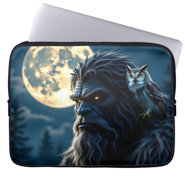 Funda Para Portátil Pie grande con ojos brillantes y búho en su hombro (Frente)