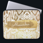 Funda Para Portátil Piel de serpiente dorada y blanca con Purpurina de<br><div class="desc">Piel de serpiente de cebra dorada y blanca con Funda de nombres de monograma Purpurina dorado. Este funda se puede personalizar para incluir su nombre de pila.</div>