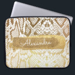 Funda Para Portátil Piel de serpiente dorada y blanca con Purpurina de<br><div class="desc">Piel de serpiente de cebra dorada y blanca con Funda de nombres de monograma Purpurina dorado. Este funda se puede personalizar para incluir su nombre de pila.</div>