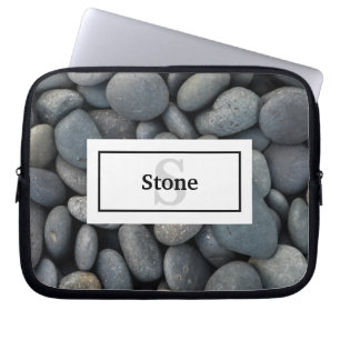 Funda Para Portátil Pile de rock fluvial con nombre y monograma