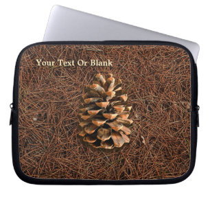 Funda Para Portátil Pine Cone Sobre Las Agujas Caídas