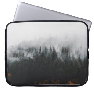 FUNDA PARA PORTÁTIL PINOS RODEADOS DE BOSQUES