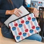 Funda Para Portátil Pirate Jellyfish, Patrón de medusas, animales mari<br><div class="desc">Patrón lindo,  divertido y adorable con medusas piratas. Un regalo moderno y de moda,  perfecto para el amante de los piratas en su vida.</div>