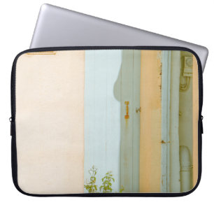 FUNDA PARA PORTÁTIL PLANTA VERDE CON VASO CERAMIC JUNTO A MADERA BLANC