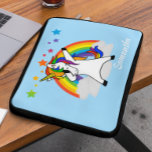 Funda Para Portátil Portátil personalizada Dabbing Unicorn Rainbow<br><div class="desc">Este diseño fue creado a través del arte digital. Se puede personalizar haciendo clic en el botón personalizar y cambiando el color, agregando un nombre, iniciales o tus palabras favoritas. Contáctame en colorflowcreations@gmail.com si quieres tener este diseño en otro producto. Compra mi pintura de acrílico abstracta original a la venta...</div>