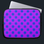 Funda Para Portátil Pos de polka azul sobre morado<br><div class="desc">Pos de polka azul sobre morado</div>