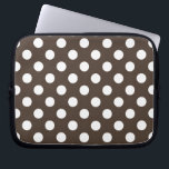 Funda Para Portátil Pos de polka blanca en marrón<br><div class="desc">Pos de polka blanca en marrón</div>