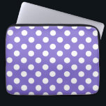 Funda Para Portátil Pos de polka blanco en periwinkle<br><div class="desc">Pos de polka blanco en periwinkle</div>