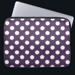 Funda Para Portátil Pos de polka blanco sobre púrpura de ciruela<br><div class="desc">Pos de polka blanco sobre púrpura de ciruela</div>