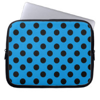 Pos de polka negro sobre azul cielo