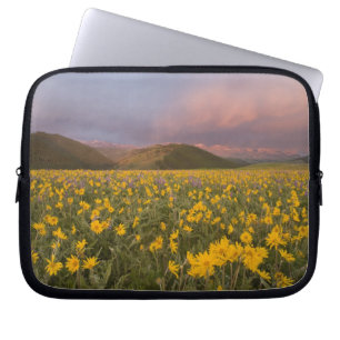 Funda Para Portátil Prado espectacular de flores silvestres al amanece