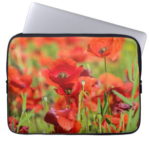 Funda Para Portátil Primer plano de un campo de amapolas, Francia