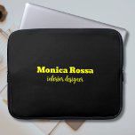 Funda Para Portátil Profesional Simple Moderno Neon Amarillo Negro<br><div class="desc">Fondo de color negro limpio minimalista y manga moderna estilo neón amarillo para el portátil. Personalice el producto para su personalizado. Haga clic en el botón "Personalizar It" para cambiar el color de fondo, los estilos de fuente y el color de fuente. Diseño clásico | Producto elegante | Colores de...</div>