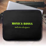 Funda Para Portátil Profesional Simple Moderno Neon Lime Negro<br><div class="desc">Fondo de color negro limpio minimalista y manga moderna de tipo neon Lime para portátil. Personalice el producto para su personalizado. Haga clic en el botón "Personalizar It" para cambiar el color de fondo, los estilos de fuente y el color de fuente. Diseño clásico | Producto elegante | Colores de...</div>