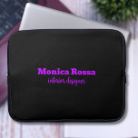 Funda Para Portátil Profesional Simple Moderno Neon Purple Black<br><div class="desc">Fondo de color negro limpio minimalista y manga moderna de fuente Neon Purple. Personalice el producto para su personalizado. Haga clic en el botón "Personalizar It" para cambiar el color de fondo, los estilos de fuente y el color de fuente. Diseño clásico | Producto elegante | Colores de moda |...</div>