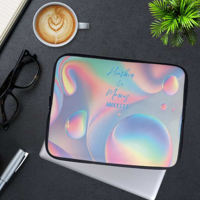 Funda Para Portátil Psicodelic Pastel Bubbles Nombres Números Romanos (Abstract bubble art in muted shades of yellow, blue, green, purple, and pink on these laptop sleeves)