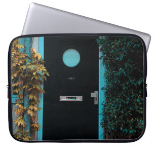 FUNDA PARA PORTÁTIL PUERTA DE MADERA VERDE CON VIDRIO