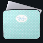 Funda Para Portátil Punto de Polka azul Pastel Personalizado<br><div class="desc">Cute polka dot personalizado de la manga de una laptop.</div>