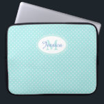 Funda Para Portátil Punto de Polka azul Pastel Personalizado<br><div class="desc">Cute polka dot personalizado de la manga de una laptop.</div>