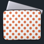Funda Para Portátil Puntos de polka naranja quemados<br><div class="desc">La polka naranja quemada tiene un fondo blanco.</div>